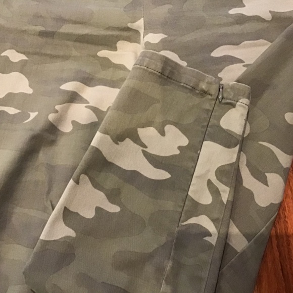 Gap Super Skinny Camo Khakis - Picture 4 of 4